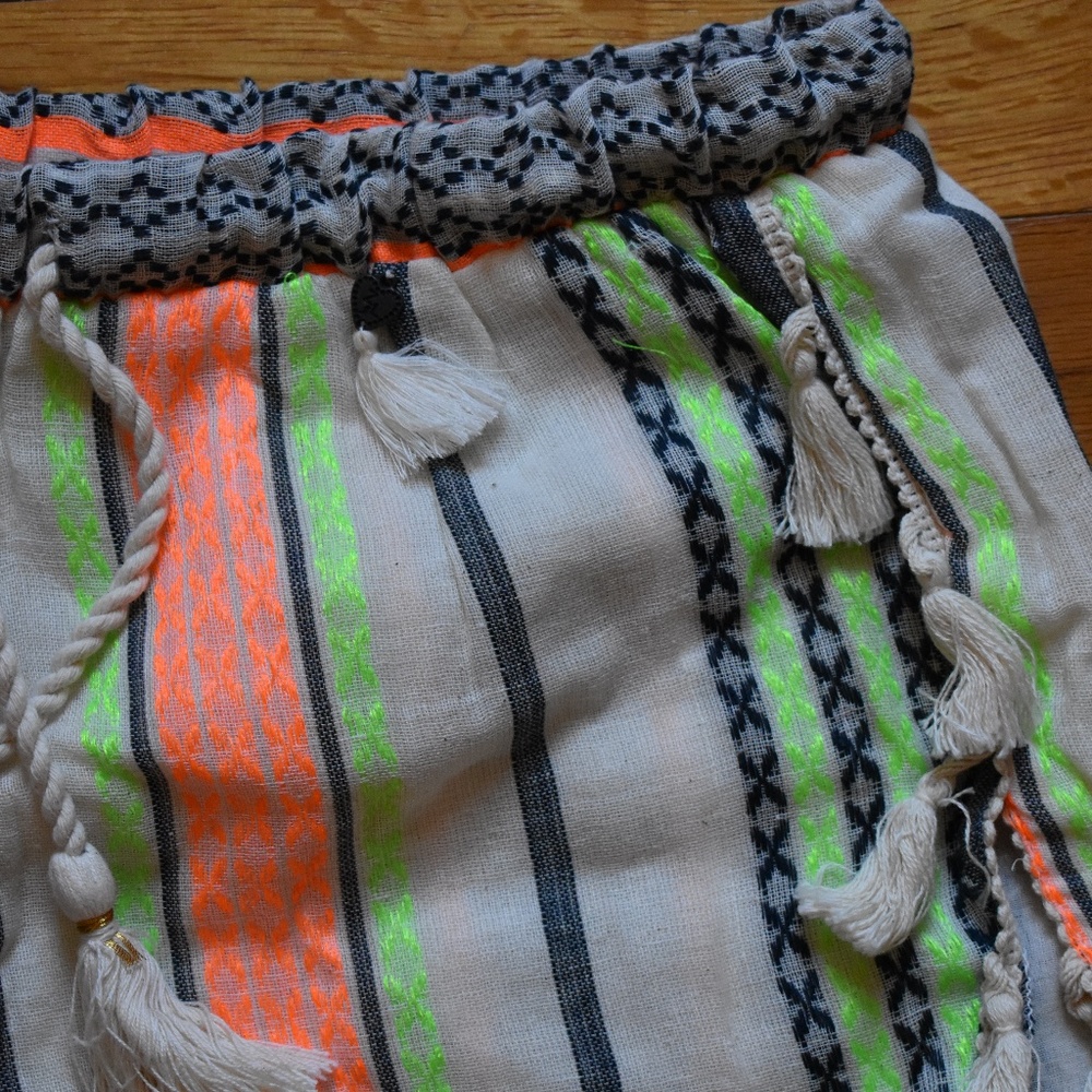 Tassel Drawstring Short - Picture 3 of 5